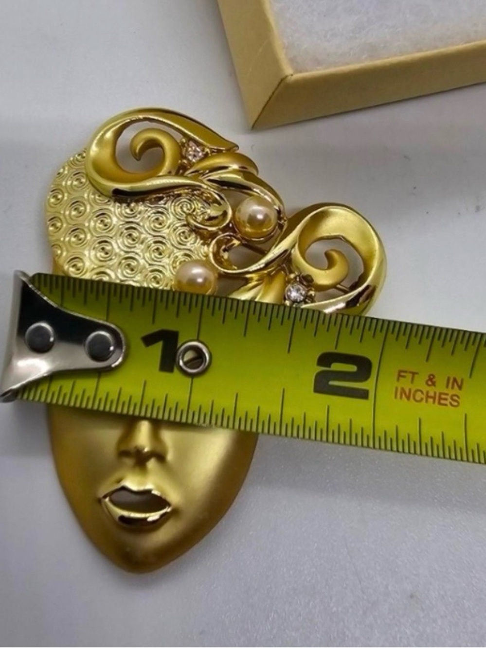Vintage Mask BROOCH  art, deco, revival lady face statement BROOCH pin gold tone - Picture 5 of 5